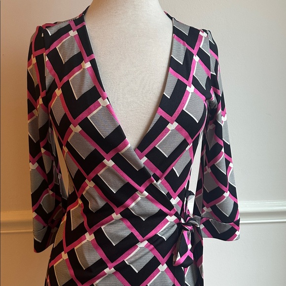Diane von Furstenberg New Julian Two silk wrap dress pink diamond print size 6 - Picture 2 of 10